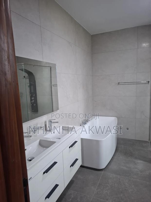 4bdrm House in Community 24, Tema Metropolitan for rent · Photo 4