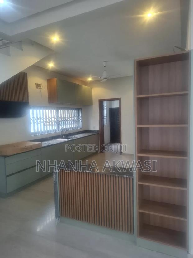 4bdrm House in Community 24, Tema Metropolitan for rent · Photo 6