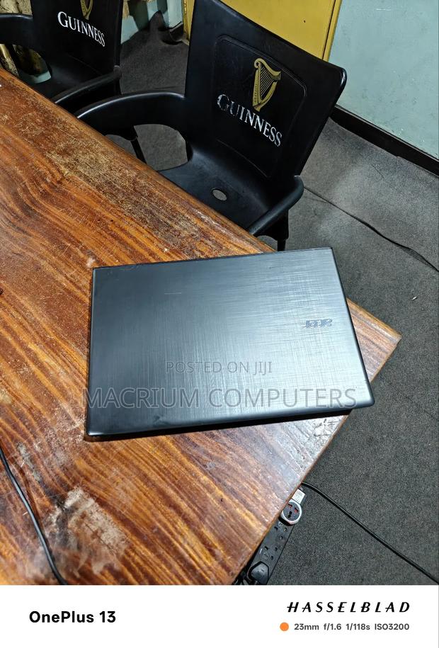 Laptop Acer Aspire E5-576 6GB Intel Core I3 SSD 256GB · Photo 5