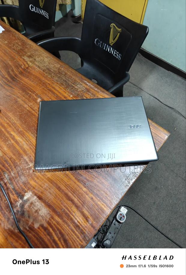 Laptop Acer Aspire E5-576 6GB Intel Core I3 SSD 256GB · Photo 6