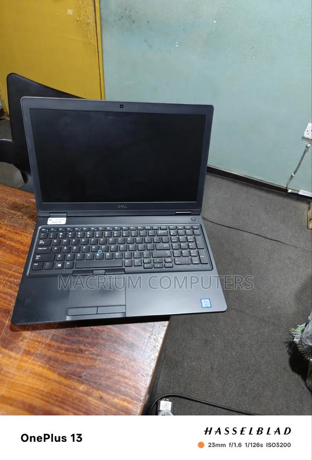 Laptop Dell Latitude 3310 4GB Intel Core I5 SSD 256GB · Photo 1
