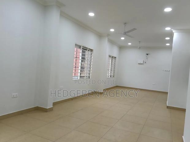 A Spacious Office Space to Let/ for Rent · Photo 2