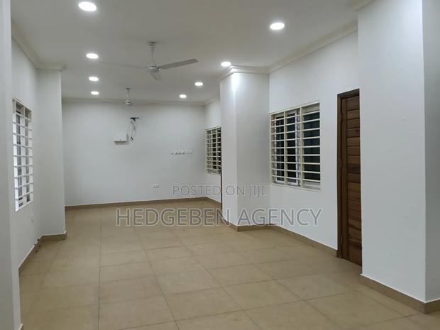 A Spacious Office Space to Let/ for Rent · Photo 1