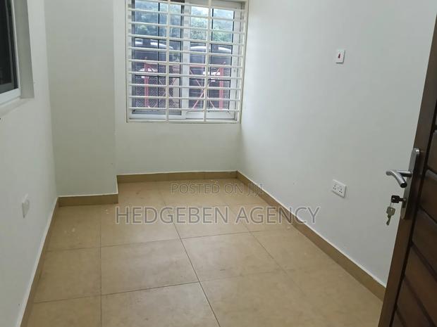 A Spacious Office Space to Let/ for Rent · Photo 4