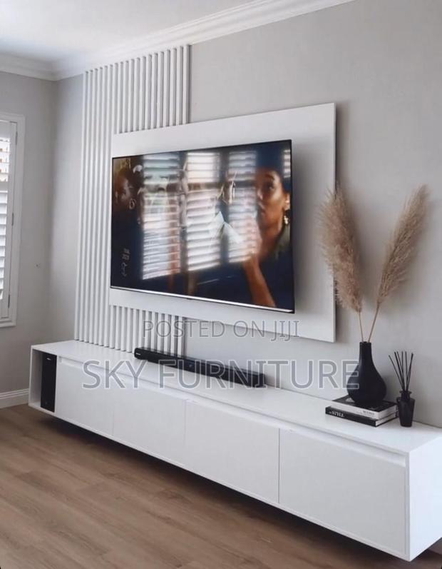Amber Arbor Tv Consol · Photo 1
