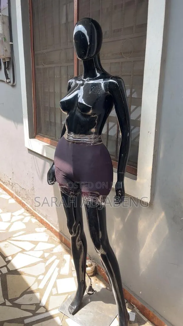 Female Mannequin · Photo 1
