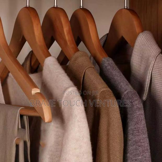 Wooden Suit/Coat Hanger - 5 Piece · Photo 2