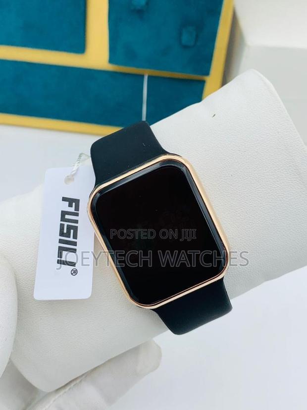 Fusili Digital Watch · Photo 3