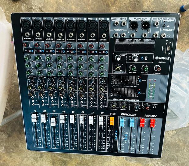 Yamaha Smx800 8 Channels Live Mixer · Photo 1