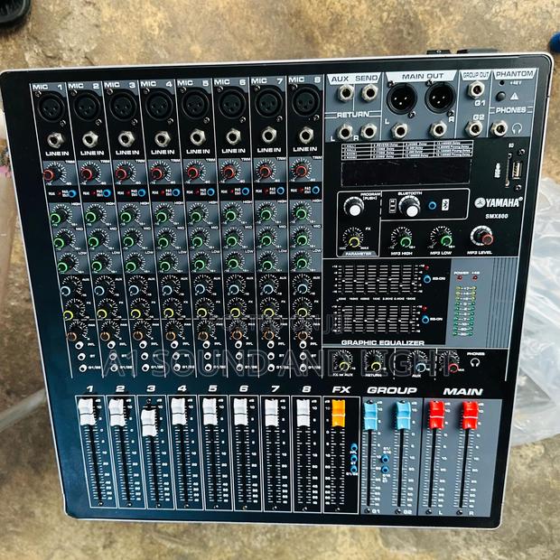 Yamaha Smx800 8 Channels Live Mixer · Photo 3