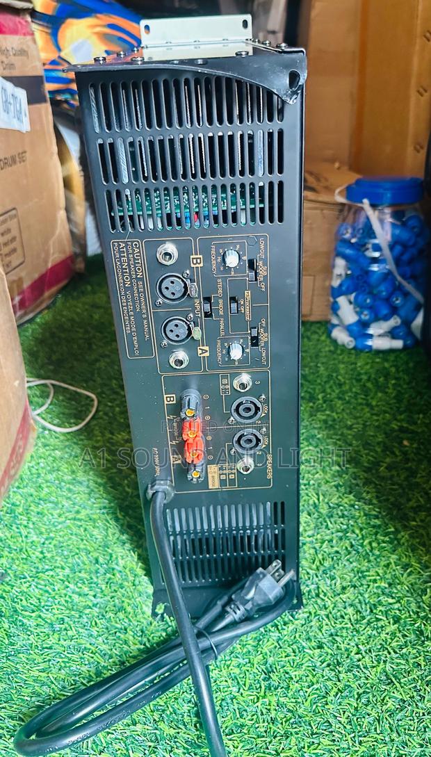 Yamaha P5500s Power Amplifier · Photo 2