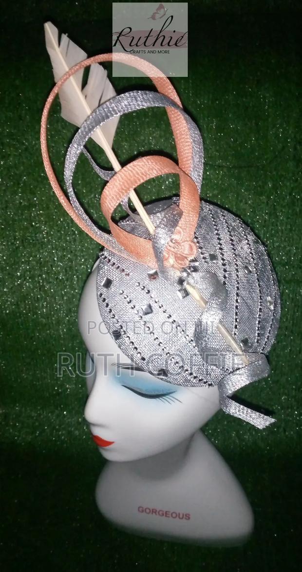 Fascinator · Photo 2