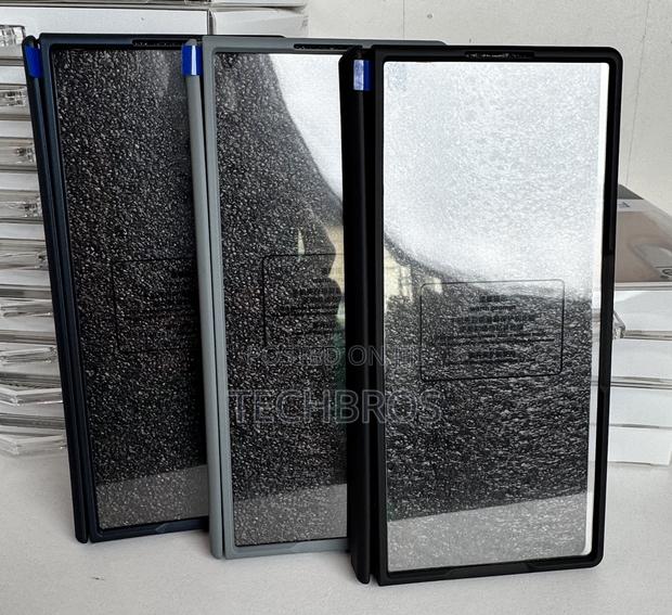 Galaxy Fold 7 Case With Strap And Protector · Photo 2