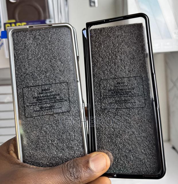 Galaxy Fold 5 Case With Glass Screen Protector · Photo 2