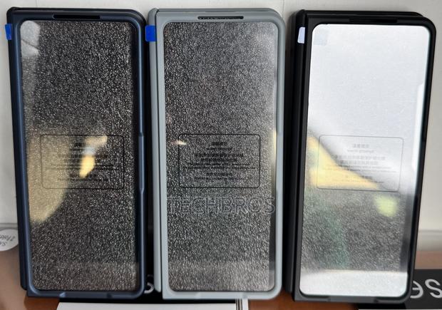 Galaxy Fold 5 Case With Strap And Glass Screen Protector · Photo 3