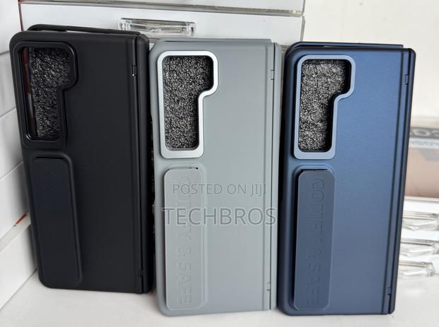 Galaxy Fold 5 Case With Strap And Glass Screen Protector · Photo 1