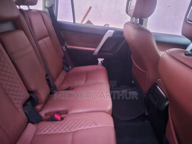 Toyota Land Cruiser Prado 2017 Gray · Photo 3