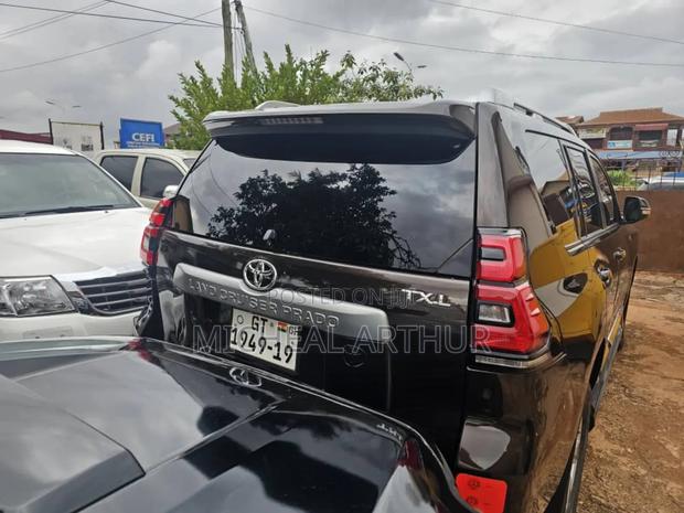 Toyota Land Cruiser Prado 2019 Black · Photo 2