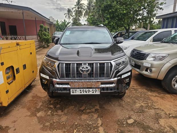 Toyota Land Cruiser Prado 2019 Black · Photo 1
