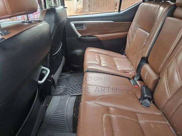 Toyota Land Cruiser Prado 2019 Black · Photo 4