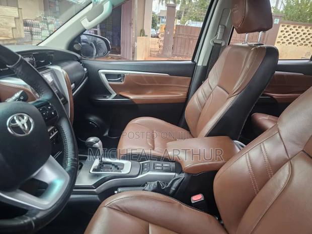 Toyota Land Cruiser Prado 2019 Black · Photo 5
