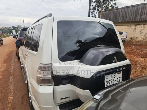 Mitsubishi Pajero 2017 White · Photo 1