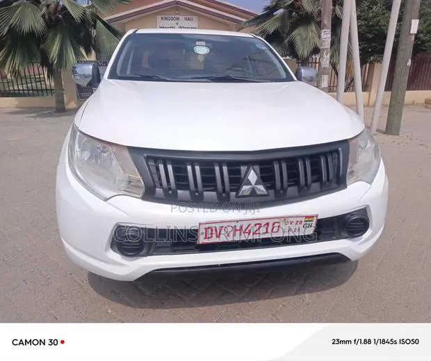 Mitsubishi L200 Double Cab 2.2 4WD 2016 White · Photo 1