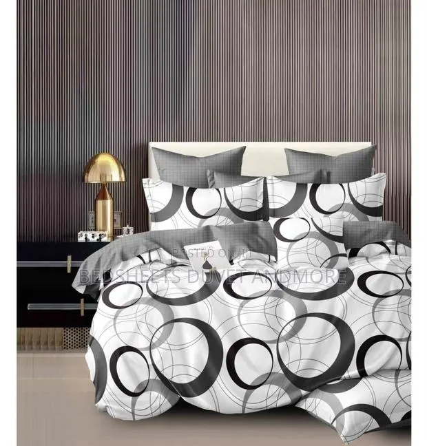 Super Comfy Black and White Design Duvet · Photo 1