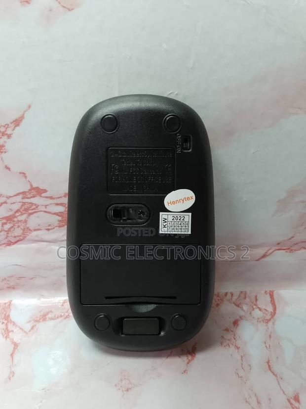 The Dell Wireless Mouse. · Photo 6