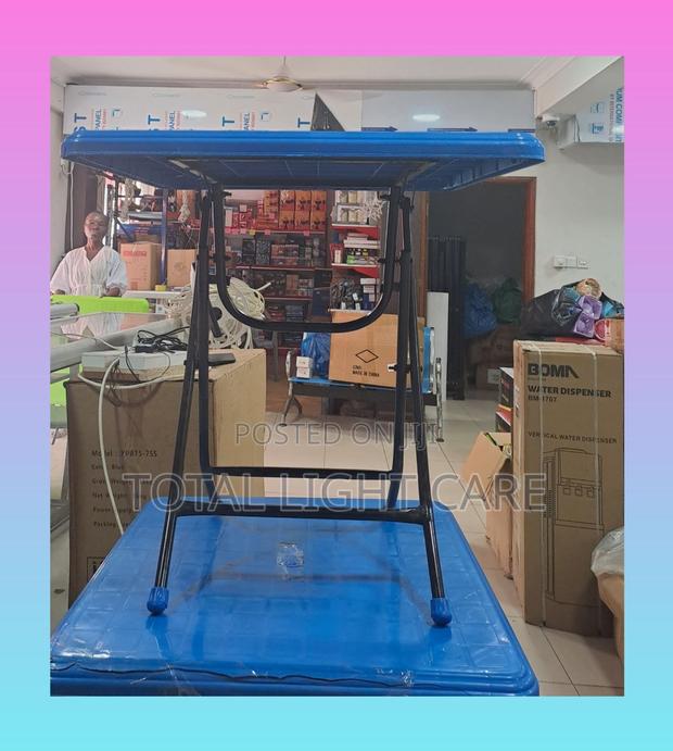 Foldable Plastic Metal Leg Table · Photo 3