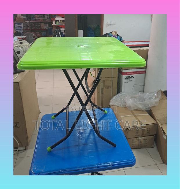 Foldable Plastic Metal Leg Table · Photo 4