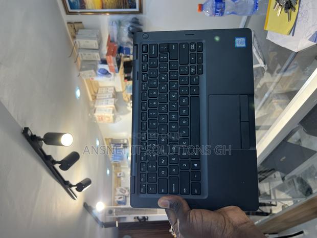 New Laptop Dell Latitude 5300 12GB Intel Core I5 SSD 256GB · Photo 2