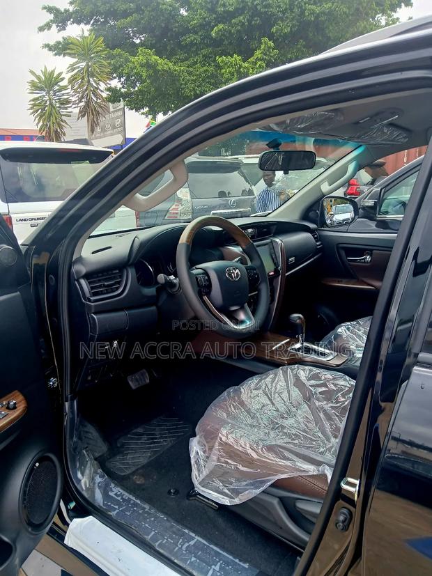 New Toyota Fortuner 2025 Black · Photo 5