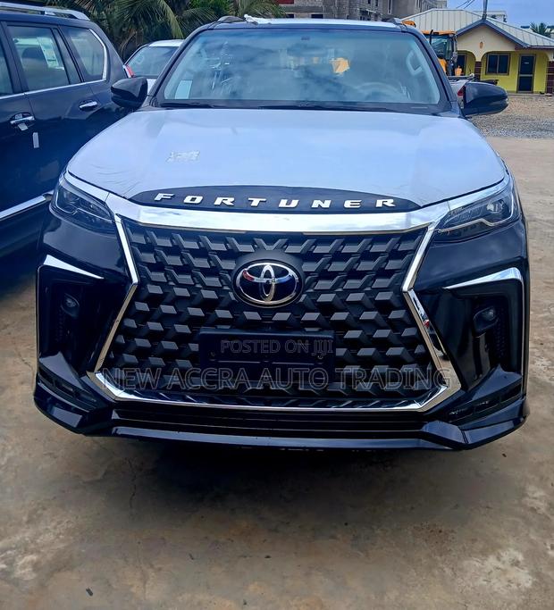 New Toyota Fortuner 2025 Black · Photo 2