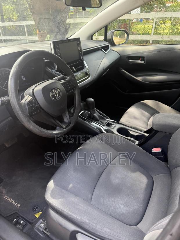 Toyota Corolla LE 2021 Blue · Photo 8