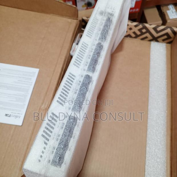 Crs317-1g-16s+Rm · Photo 2