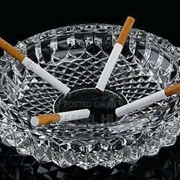 Round Glass Ashtray · Photo 1