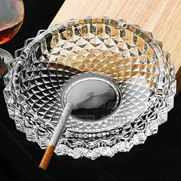 Round Glass Ashtray · Photo 3