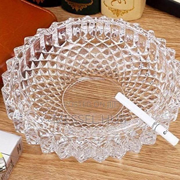 Round Glass Ashtray · Photo 4