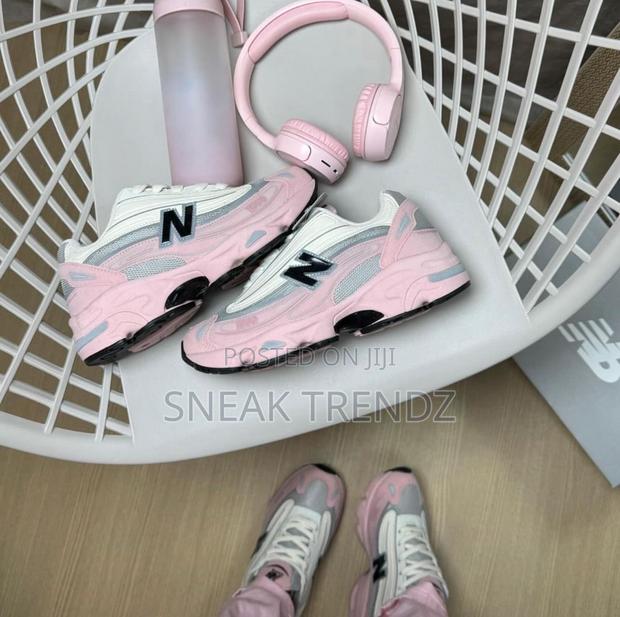 New Balance 1000 B Pink · Photo 2