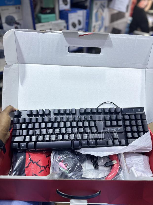 Wireless 4 In1 Gaming Keyboard Combo · Photo 2