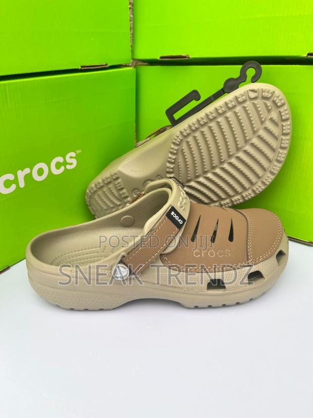 Original Crocs Top Leather · Photo 3