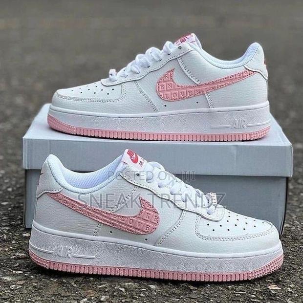 Nike Air Force 1 Pink Love · Photo 1