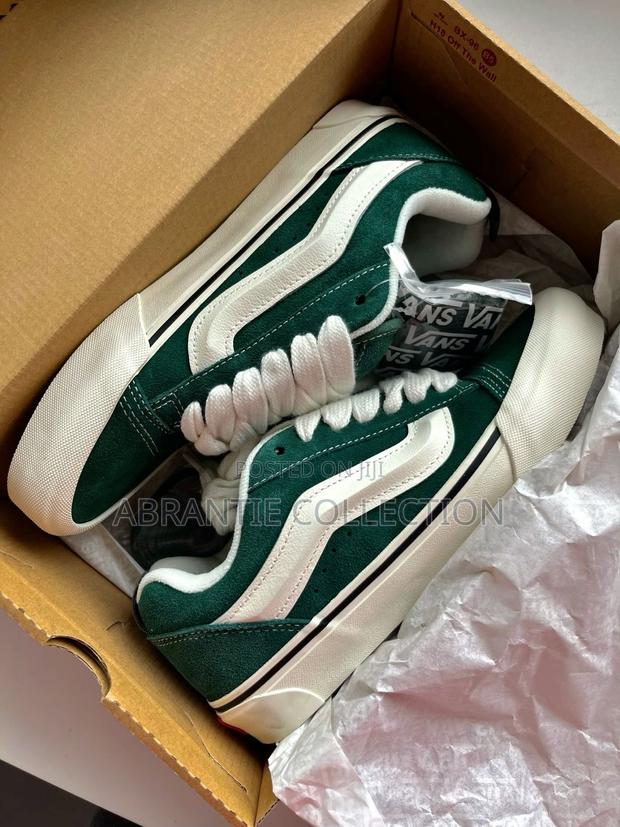 Available Knu Skool Vans Green/White · Photo 2
