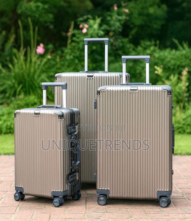 3 Set Executive Suitcases · Photo 3