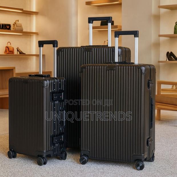 3 Set Executive Suitcases · Photo 1