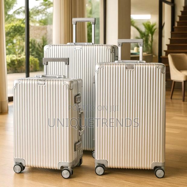 3 Set Executive Suitcases · Photo 2