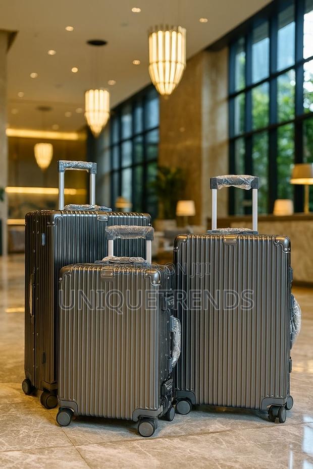 3 Set Executive Suitcases · Photo 4