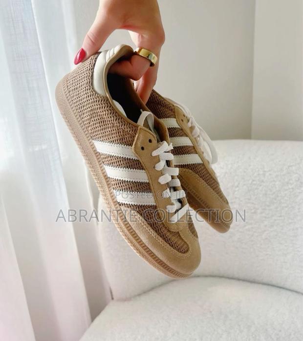 Available Adidas Unisex Samba Brown/White · Photo 2