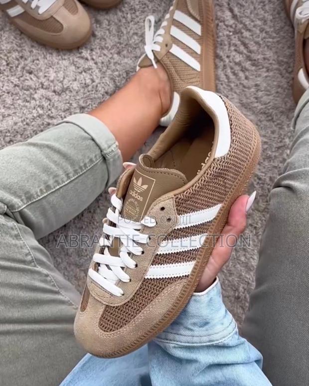 Available Adidas Unisex Samba Brown/White · Photo 1